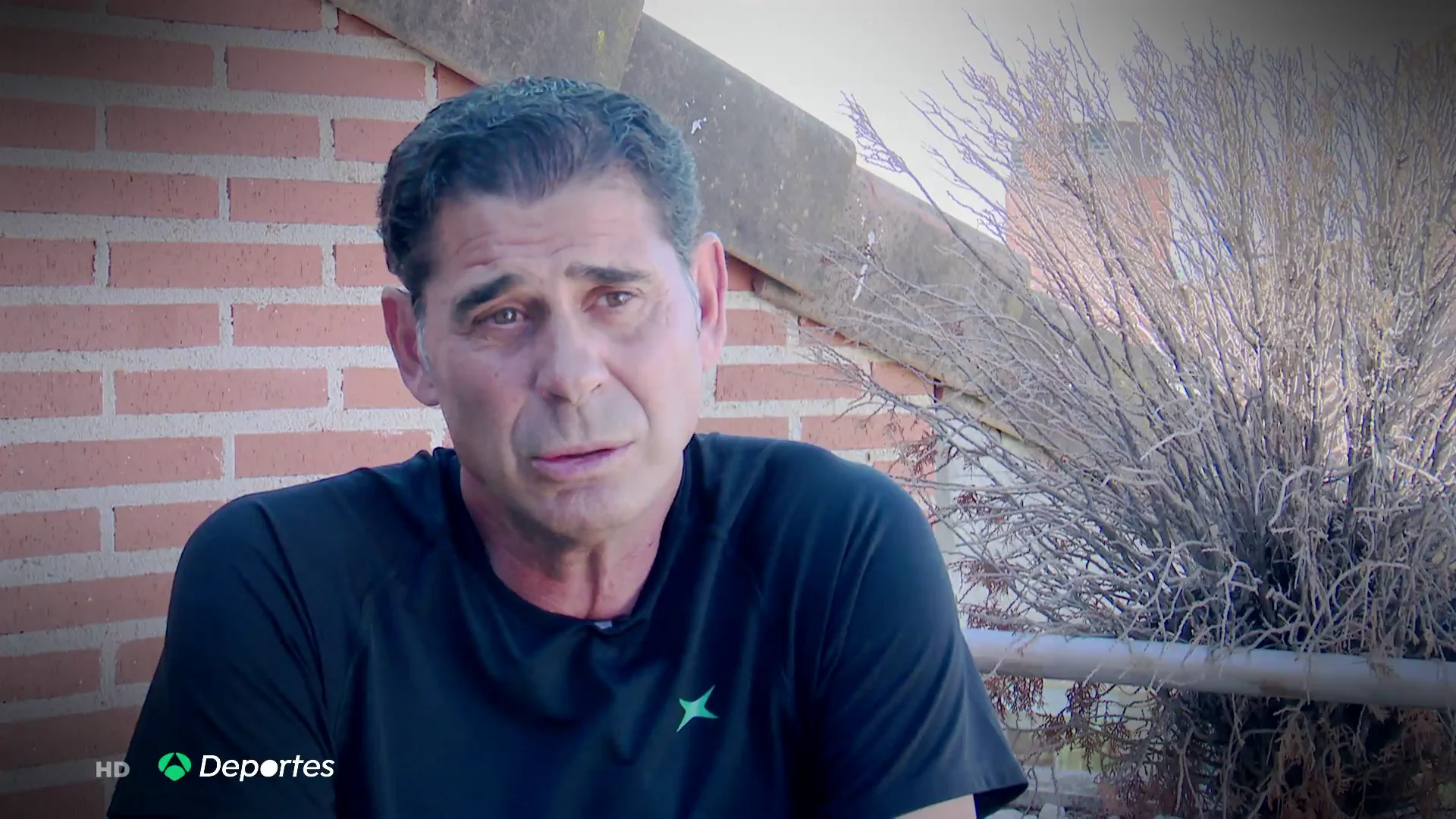 La camiseta de Fernando Hierro que lucha contra el coronavirus: "Cuesta creerlo, pero estamos convencidos" La camiseta de Fernando Hierro que lucha contra el coronavirus: "Cuesta creerlo, pero estamos convencidos"