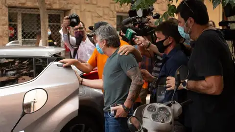 El padre de Leo Messi confirma ahora que el futbolista estudia seguir un año más en el Barcelona y marcharse libre El padre de Leo Messi confirma ahora que el futbolista estudia seguir un año más en el Barcelona y marcharse libre