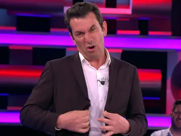 La sorprendente reacción de Arturo Valls a la propuesta de una concursante para cambiar su traje La sorprendente reacción de Arturo Valls a la propuesta de una concursante para cambiar su traje