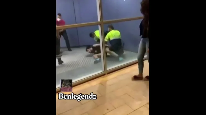 Un hombre sin billete muerde y arranca un trozo de carne de la pierna a un vigilante de seguridad en Terrasa