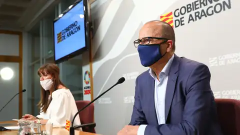 Sira Repolllés, consejera de Sanidad, y Felipe Faci, consejero de Educación Sira Repolllés, consejera de Sanidad, y Felipe Faci, consejero de Educación