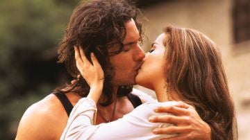 Mario Cimarro y Danna García como Juan Reyes y Norma Elizondo en 'Pasión de Gavilanes'