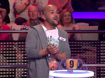 ¡Todo un showman! Un concursante de ‘¡Ahora caigo!’ se lanza a cantar como David Bisbal ¡Todo un showman! Un concursante de ‘¡Ahora caigo!’ se lanza a cantar como David Bisbal