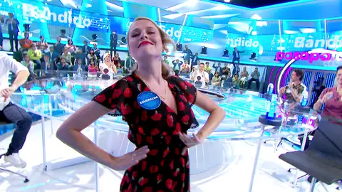 La sorprendente ‘cobra’ de Esmeralda Moya a Roberto Leal bailando ‘Bandido’ en ‘La Pista’ La sorprendente ‘cobra’ de Esmeralda Moya a Roberto Leal bailando ‘Bandido’ en ‘La Pista’