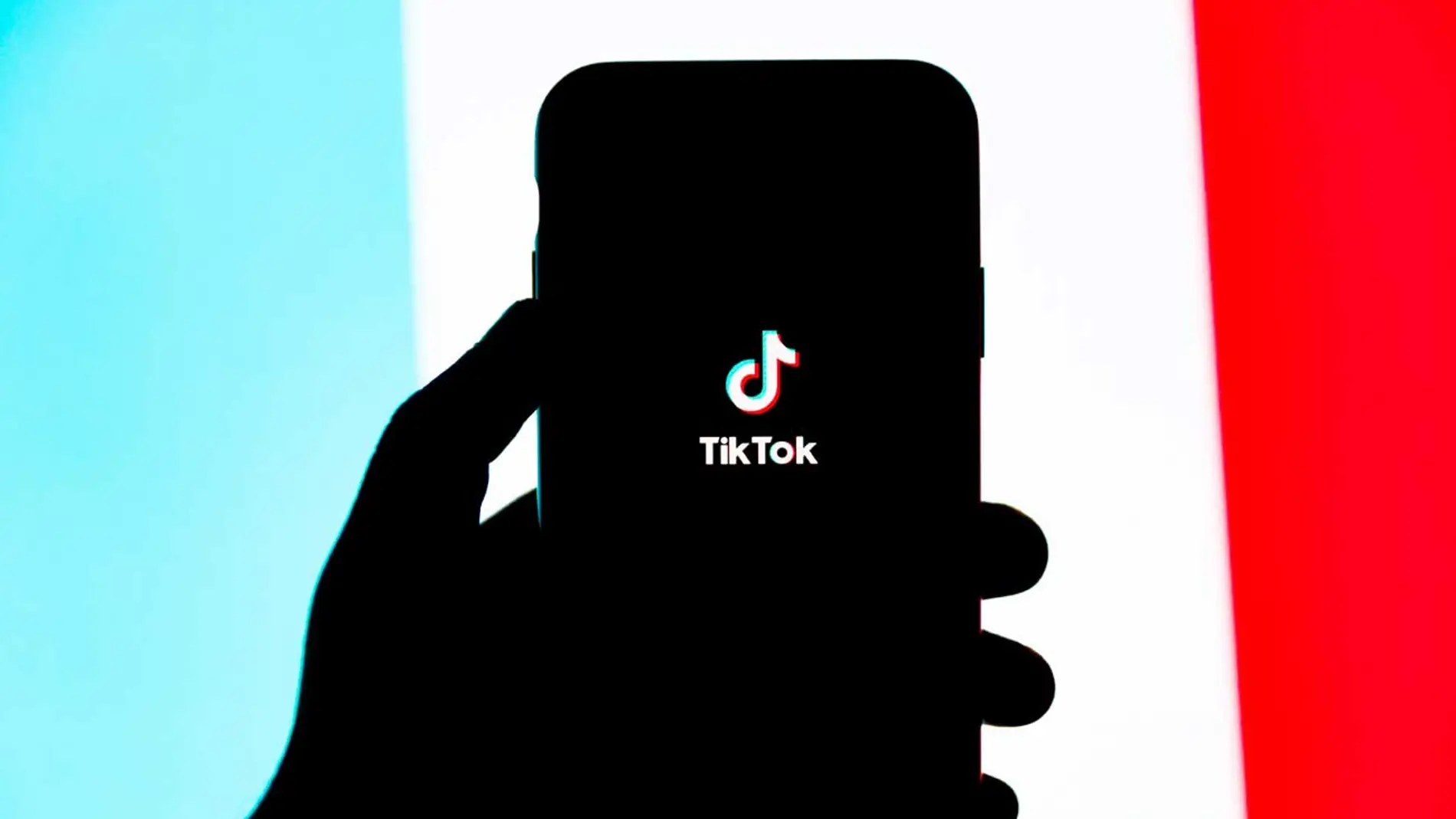 TikTok en la cuerda floja. TikTok en la cuerda floja.