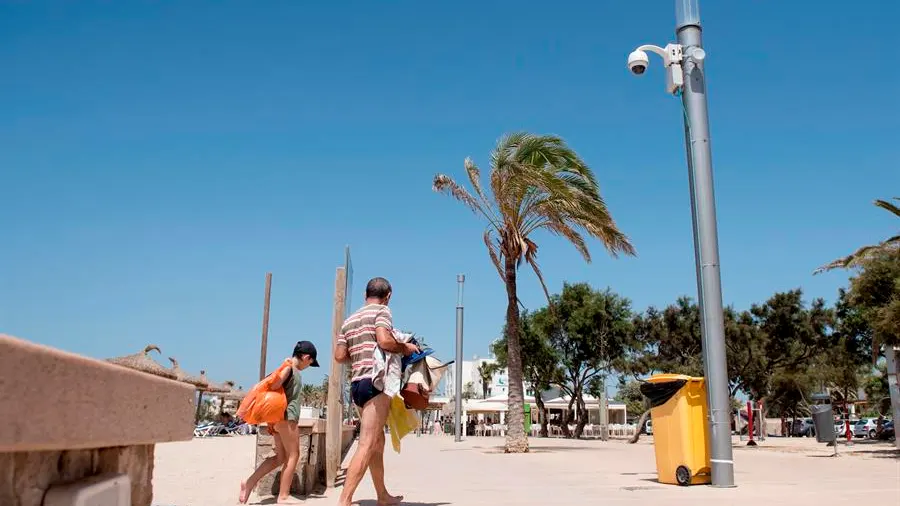 Los cuerpos de la Policía Local de Baleares vigilarán que las personas en cuarentena no salgan a la calle Los cuerpos de la Policía Local de Baleares vigilarán que las personas en cuarentena no salgan a la calle