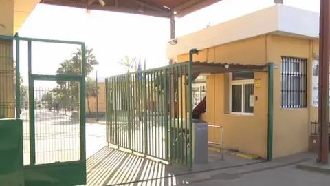 Imagen de acceso al CETI de Melilla Imagen de acceso al CETI de Melilla
