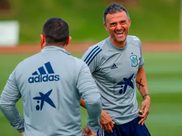 Luis Enrique: "El día que Messi se vaya, el Barcelona seguirá ganando títulos" Luis Enrique: "El día que Messi se vaya, el Barcelona seguirá ganando títulos"