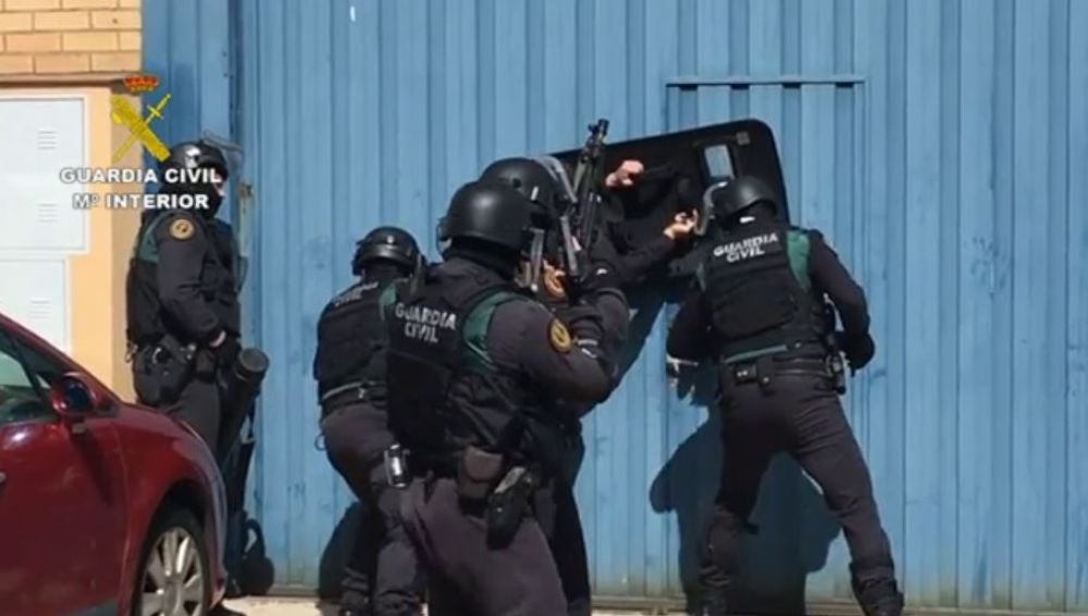Así se enfrentan la Policía Nacional y la Guardia Civil a las bandas de narcotraficantes