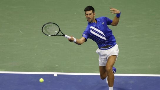 Djokovic, descalificado del US Open tras dar un pelotazo a una jueza de l&iacute;nea