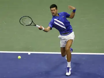 Djokovic, descalificado del US Open tras dar un pelotazo a una jueza de línea Djokovic, descalificado del US Open tras dar un pelotazo a una jueza de línea