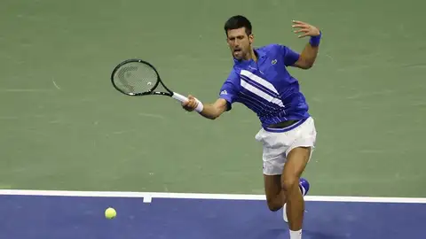 Djokovic, descalificado del US Open tras dar un pelotazo a una jueza de línea Djokovic, descalificado del US Open tras dar un pelotazo a una jueza de línea