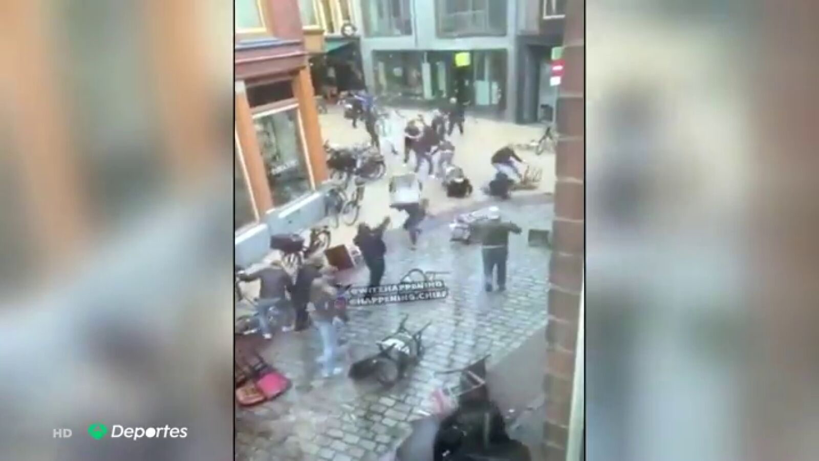 Terrible batalla campal entre ultras antes de un partido amistoso en Holanda