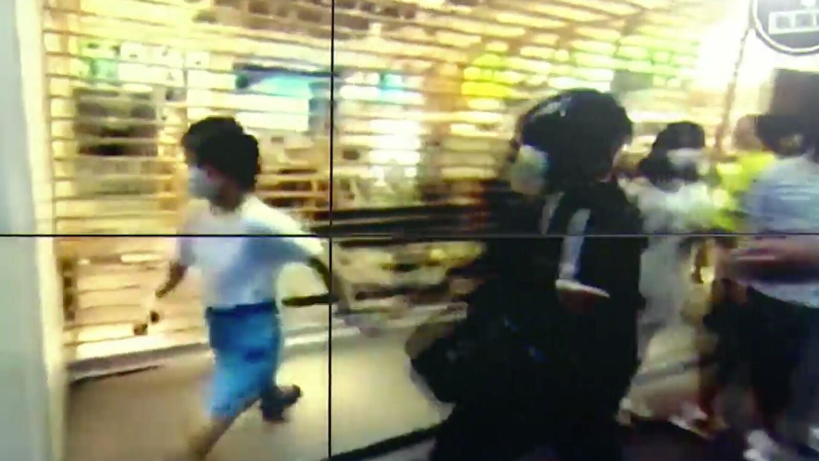 El agresivo placaje de la policía de Hong Kong a una niña de 12 años