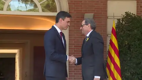 Pedro Sánchez y Quim Torra acuerdan volver a reunir "en los próximos días" la mesa de diálogo Pedro Sánchez y Quim Torra acuerdan volver a reunir "en los próximos días" la mesa de diálogo