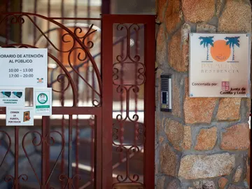 Acceso de la residencia de mayores de la localidad abulense de Candeleda Acceso de la residencia de mayores de la localidad abulense de Candeleda