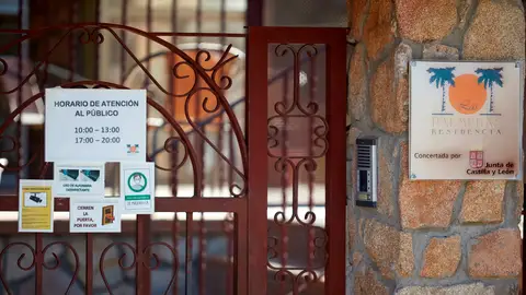 Acceso de la residencia de mayores de la localidad abulense de Candeleda Acceso de la residencia de mayores de la localidad abulense de Candeleda