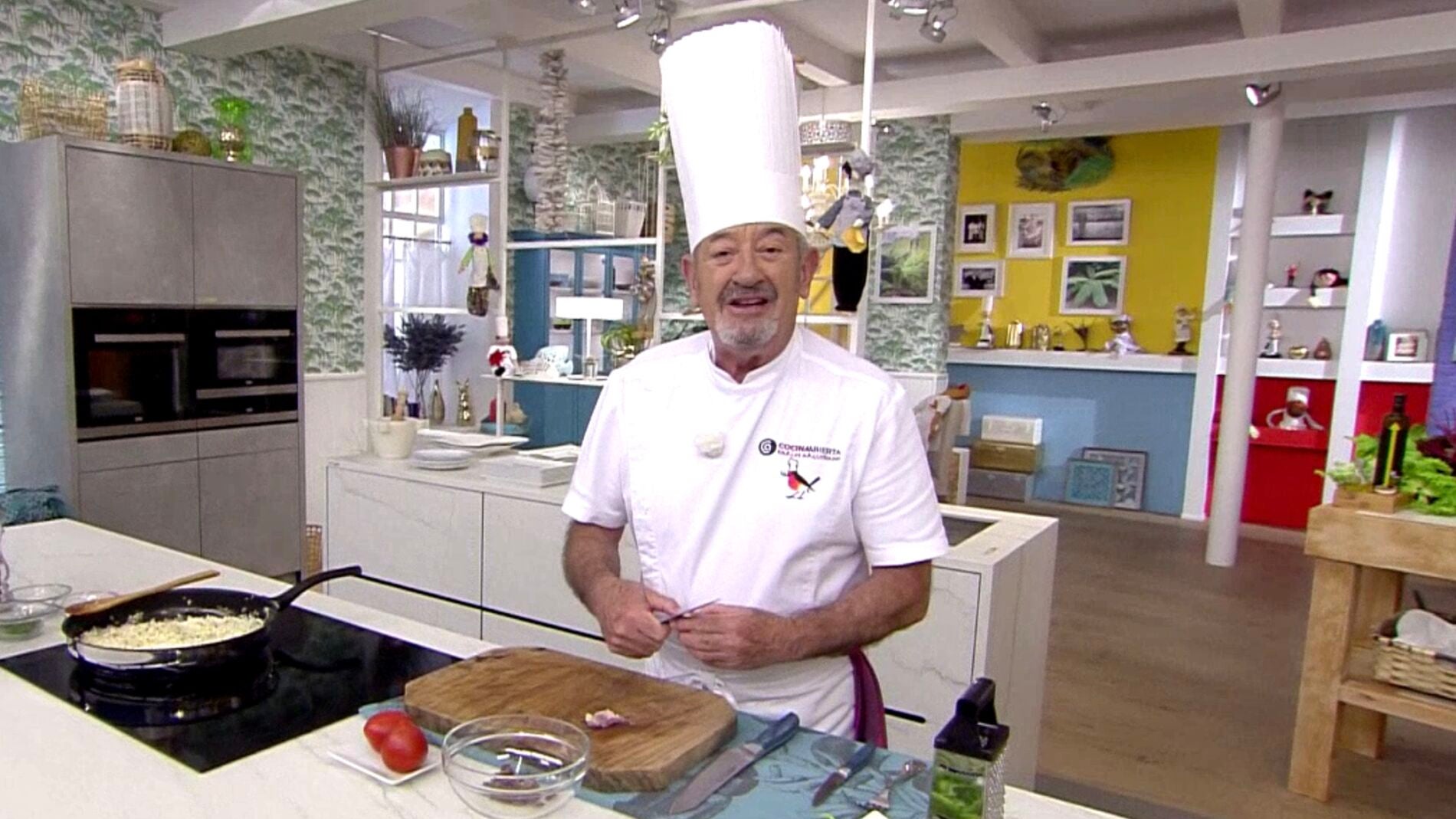 El mejor acompañante para una tortilla de coliflor: Un rico pan tumaca
