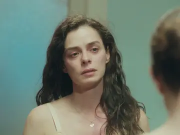 Bahar se desnuda ante su madre: “Quiero que no olvides cómo has abandonado a tu propia hija” Bahar se desnuda ante su madre: “Quiero que no olvides cómo has abandonado a tu propia hija”