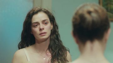 Bahar se desnuda ante su madre: “Quiero que no olvides cómo has abandonado a tu propia hija” 