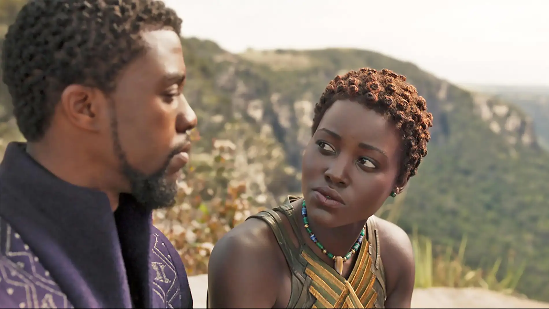  Lupita Nyong'o y Chadwick Boseman en 'Black Panther'