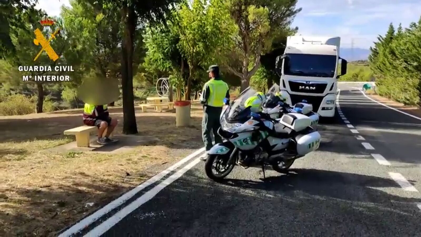 Un camionero avisa a la Guardia Civil de que conduce ebrio para ser despedido y poder jubilarse 
