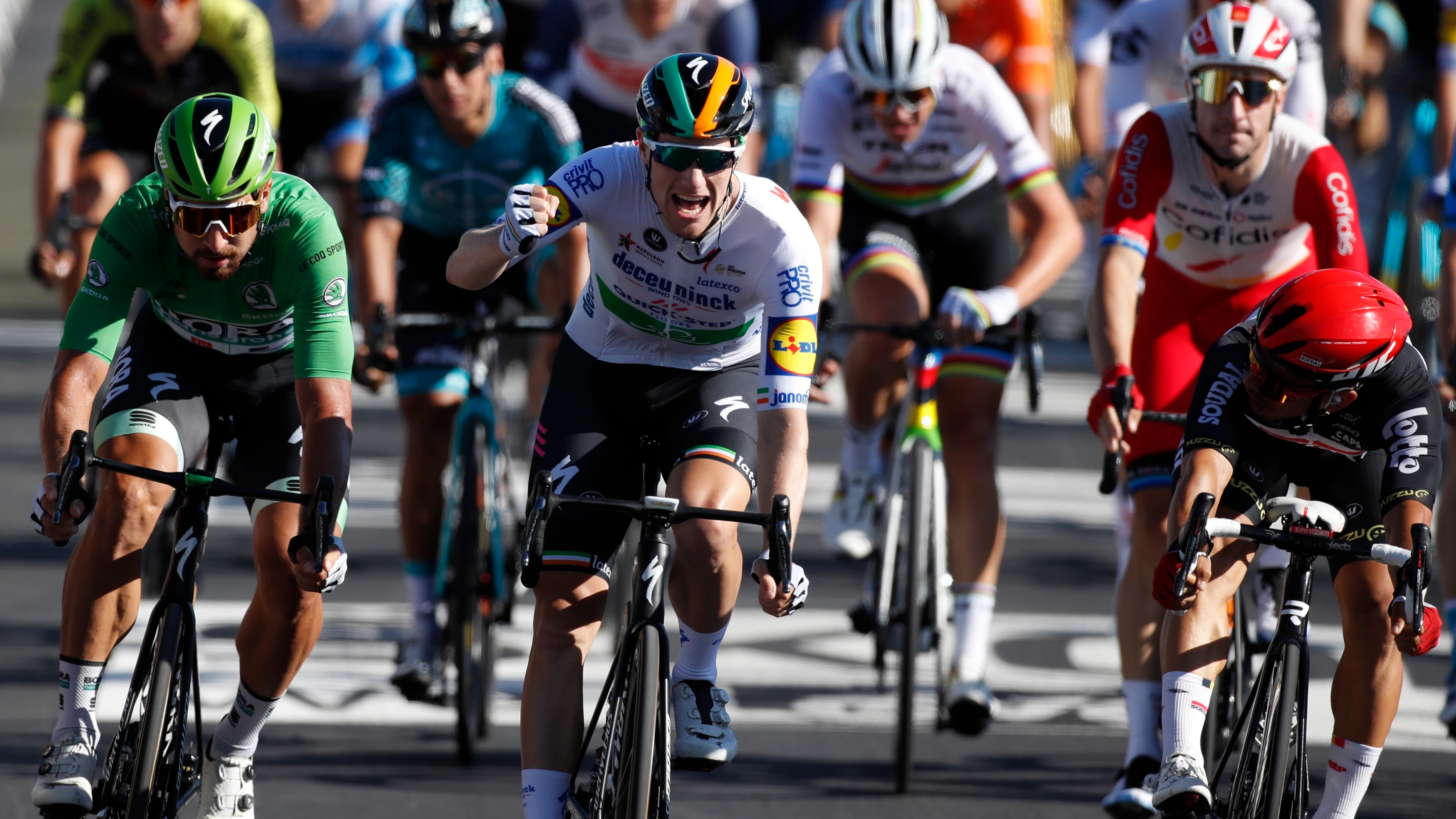 Sam Bennett celebra su victoria en la etapa 10 del Tour de Francia