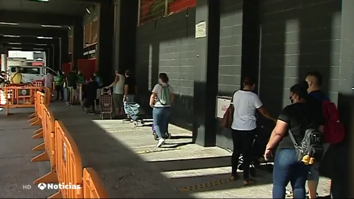 El Banco de Alimentos de Valencia reparte en Mestalla comida para m&aacute;s de 5.000 familias durante la crisis del coronavirus