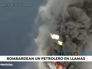 Bombardean con polvo químico seco un petrolero en la India para tratar de apagar el incendio que sufría la nave Bombardean con polvo químico seco un petrolero en la India para tratar de apagar el incendio que sufría la nave