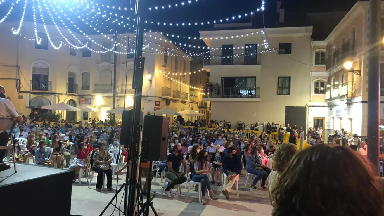 Fiesta popular en Mon&oacute;var