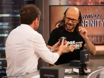 La llamada de atención de Santiago Segura a Pablo Motos con la que consigue su reconocimiento: "Yo también soy infinity" La llamada de atención de Santiago Segura a Pablo Motos con la que consigue su reconocimiento: "Yo también soy infinity"