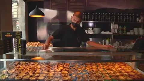 Una cafetería de Pontevedra cambia toda su plantilla porque los trabajadores están haciendo cuarentena por el coronavirus Una cafetería de Pontevedra cambia toda su plantilla porque los trabajadores están haciendo cuarentena por el coronavirus