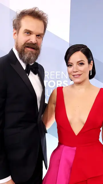 David Harbour y Lily Allen en los SAG Awards David Harbour y Lily Allen en los SAG Awards