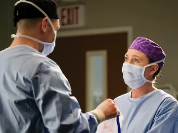 Richard Flood y Ellen Pompeo en 'Anatomía de Grey' Richard Flood y Ellen Pompeo en 'Anatomía de Grey'