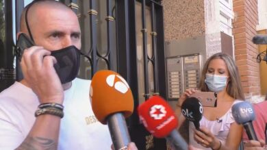 Espejo Público asiste en directo a la desokupación de la cuidadora que se quedó el piso de la mujer que cuidaba tras su muerte