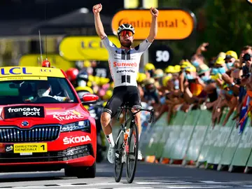 Marc Hirschil celebra su victoria en la meta de Sarran Marc Hirschil celebra su victoria en la meta de Sarran