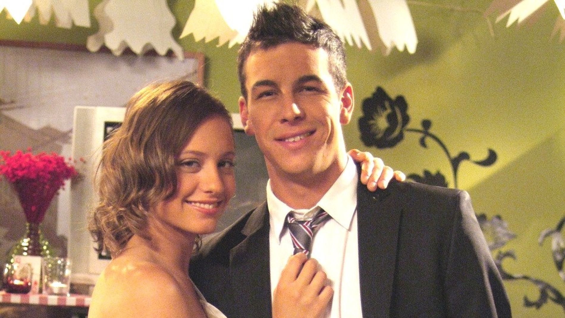 Michelle Jenner y Mario Casas en 'Los hombres de Paco'
