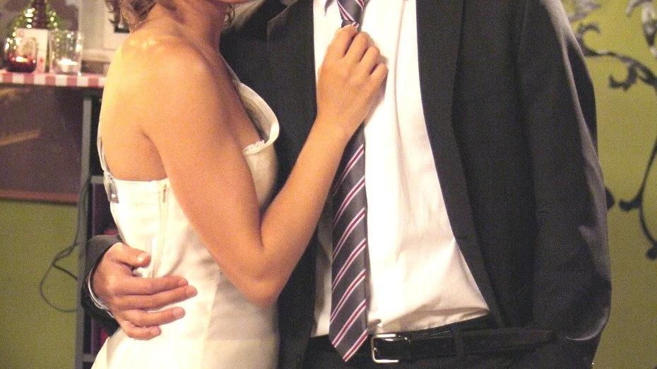Michelle Jenner y Mario Casas en 'Los hombres de Paco' Michelle Jenner y Mario Casas en 'Los hombres de Paco'