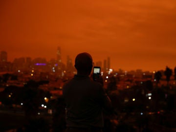 California, bajo un apocalíptico cielo naranja: estas son las imágenes del fuego que está sacudiendo la Costa Oeste de Estados Unidos