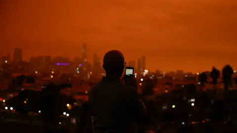 California, bajo un apocalíptico cielo naranja: estas son las imágenes del fuego que está sacudiendo la Costa Oeste de Estados Unidos Incendio California, San Francisco cielo naranja
