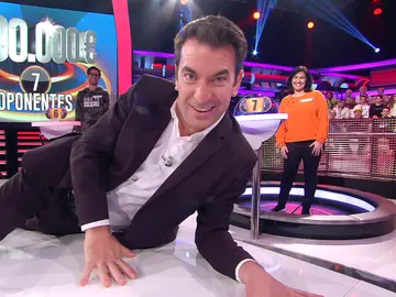 Arturo Valls, a punto de dejarse sus 'pilotes': su guiño al youtuber Miquel Montoro en '¡Ahora caigo!' Arturo Valls, a punto de dejarse sus 'pilotes': su guiño al youtuber Miquel Montoro en '¡Ahora caigo!'