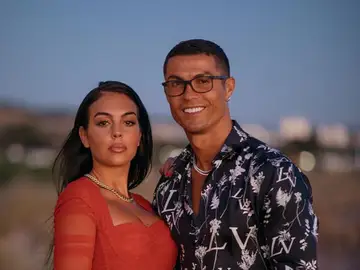 Cristiano Ronaldo regala a Georgina Rodríguez el anillo de diamantes más caro del mundo Cristiano Ronaldo regala a Georgina Rodríguez el anillo de diamantes más caro del mundo