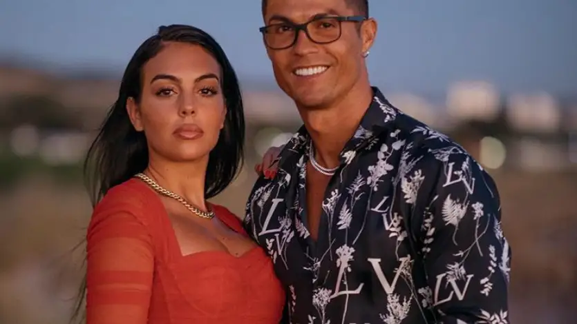 Cristiano Ronaldo regala a Georgina Rodríguez el anillo de diamantes más caro del mundo Cristiano Ronaldo regala a Georgina Rodríguez el anillo de diamantes más caro del mundo
