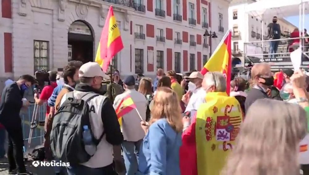 Abucheos a Pedro Sánchez al llegar a la Comunidad de Madrid para reunirse con Isabel Díaz Ayuso