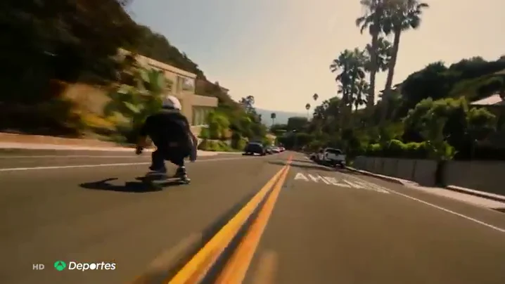 Downhill skate, la arriesgada modalidad en las descienden carreteras a más de 100 km/h Downhill skate, la arriesgada modalidad en las descienden carreteras a más de 100 km/h