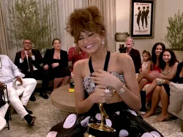 Zendaya agradece su Emmy desde el salón de su casa Zendaya agradece su Emmy desde el salón de su casa