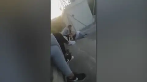 Detienen en Jaén a la menor de 14 años acusada de dar una paliza a otra mientras lo grababan Detienen en Jaén a la menor de 14 años acusada de dar una paliza a otra mientras lo grababan