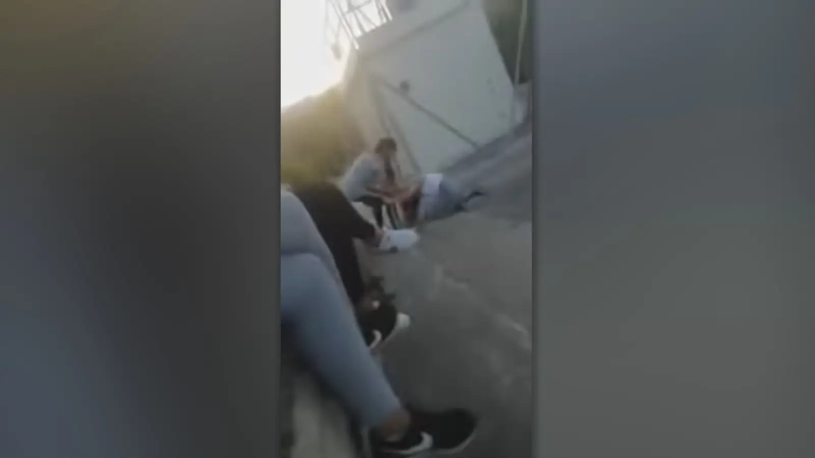 Detienen en Jaén a la menor de 14 años acusada de dar una paliza a otra mientras lo grababan Detienen en Jaén a la menor de 14 años acusada de dar una paliza a otra mientras lo grababan