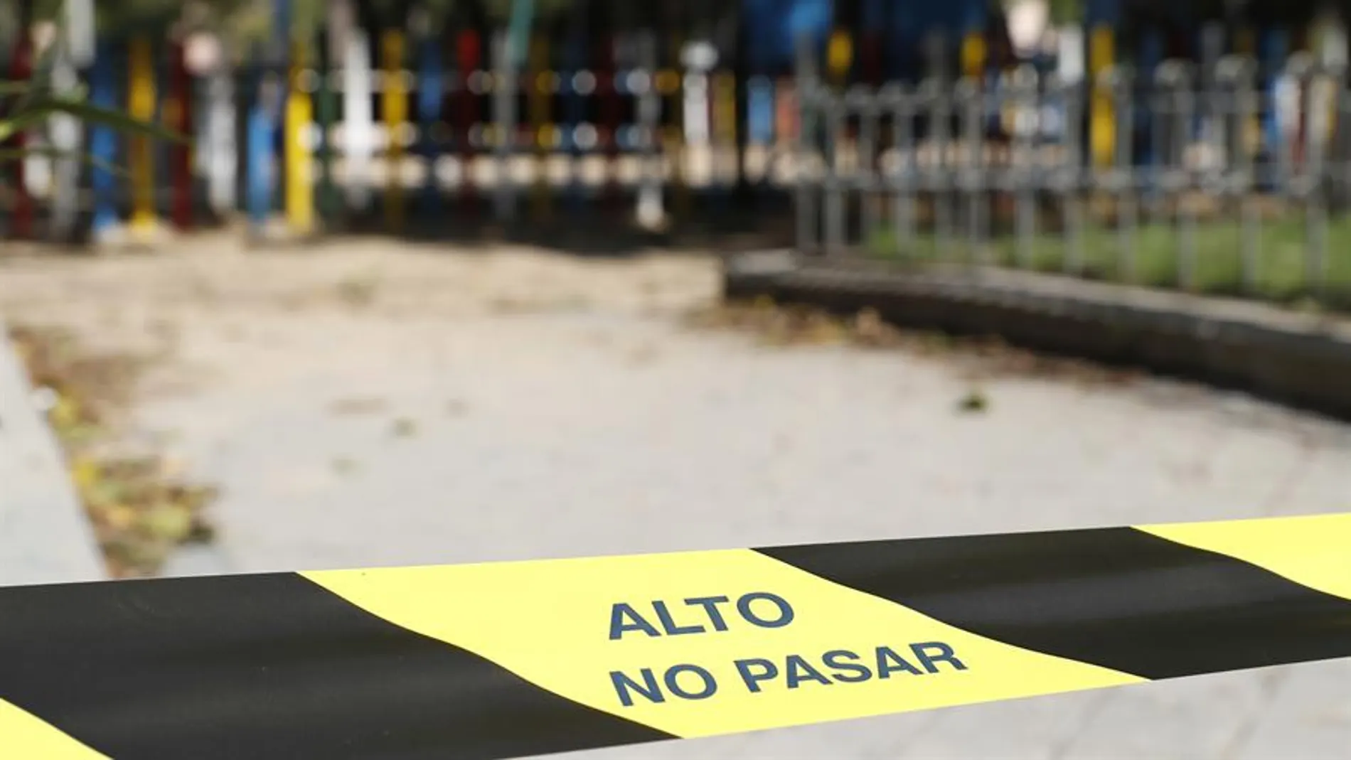 'Alto. No pasar' en un parque de Madrid 'Alto. No pasar' en un parque de Madrid