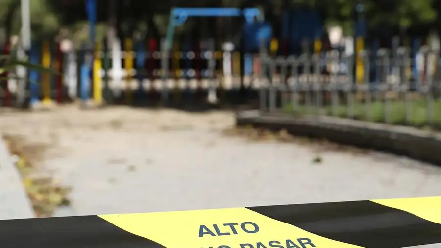 'Alto. No pasar' en un parque de Madrid 'Alto. No pasar' en un parque de Madrid